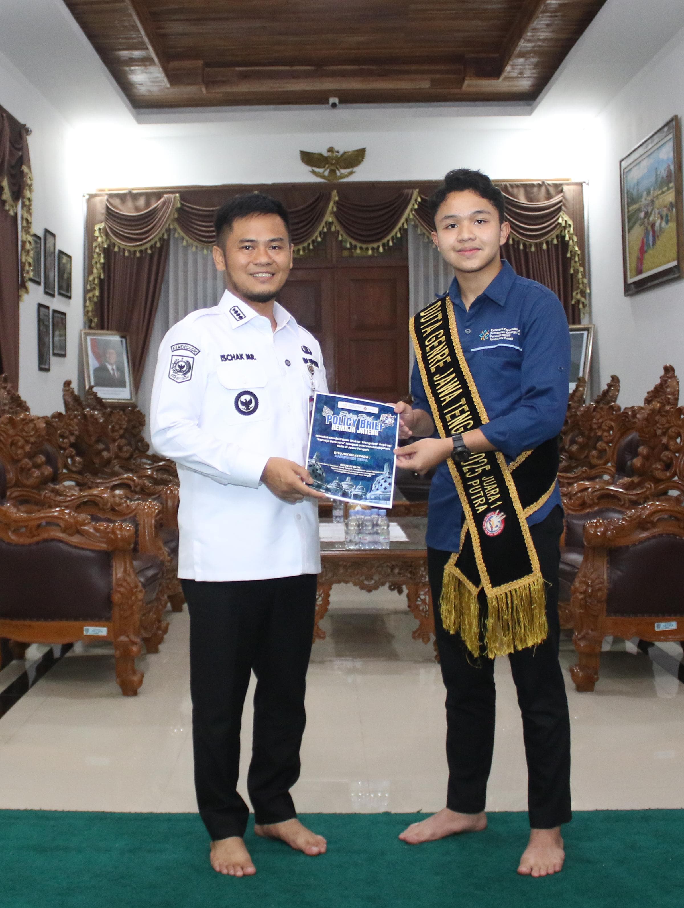 Penyerahan Policy Brief kepada Bupati Tegal