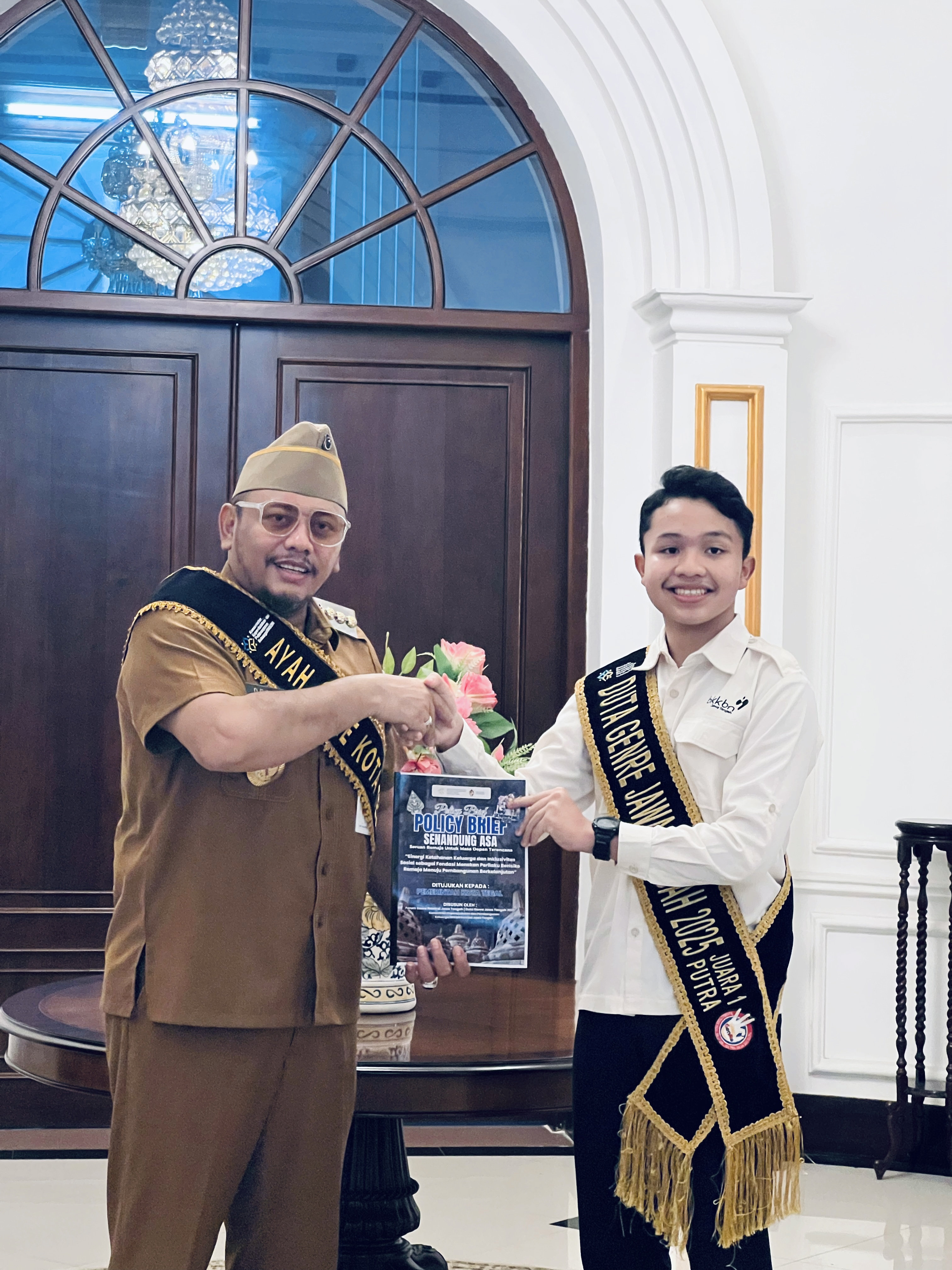 Penyerahan Policy Brief kepada Walikota Tegal