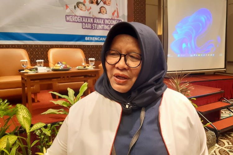 Mak Eka Sulistia Ediningsih, SH